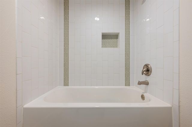 6107 Bullard DR A, Austin, TX 78757