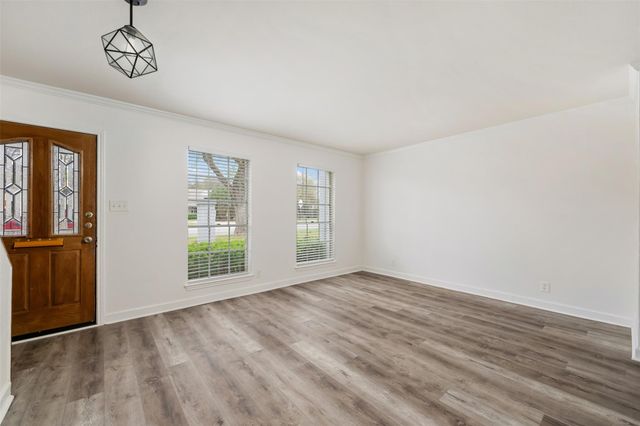 6107 Bullard DR A, Austin, TX 78757