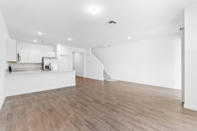 4250 Lagoon Shore Drive, Lake Worth, FL 33467