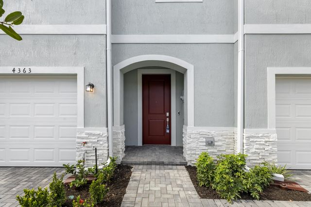 4250 Lagoon Shore Drive, Lake Worth, FL 33467