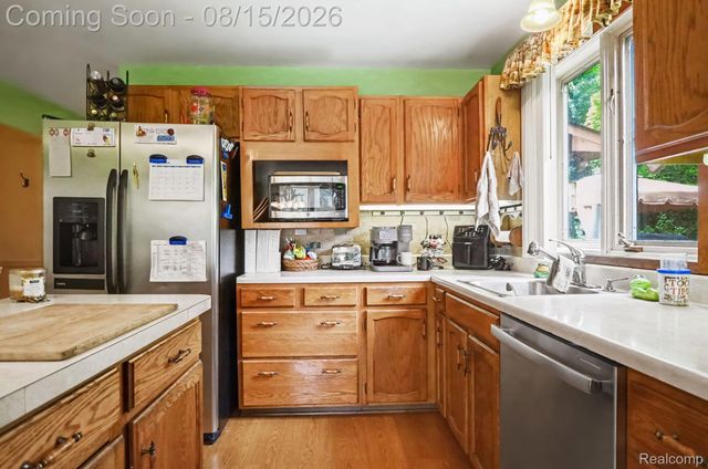 1625 Spruce Court, Commerce Charter Township, MI 48390