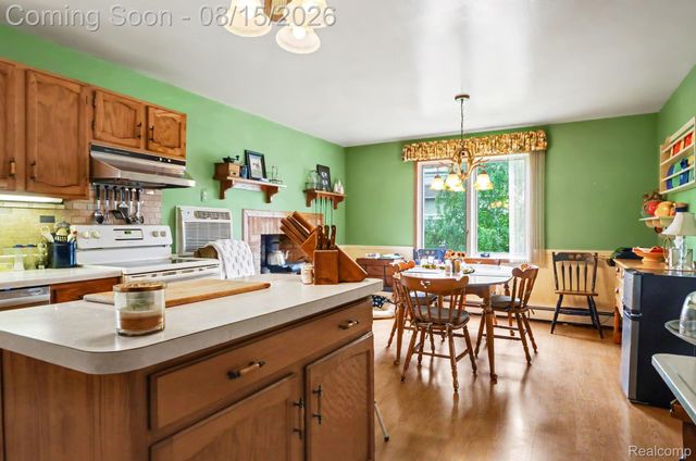 1625 Spruce Court, Commerce Charter Township, MI 48390