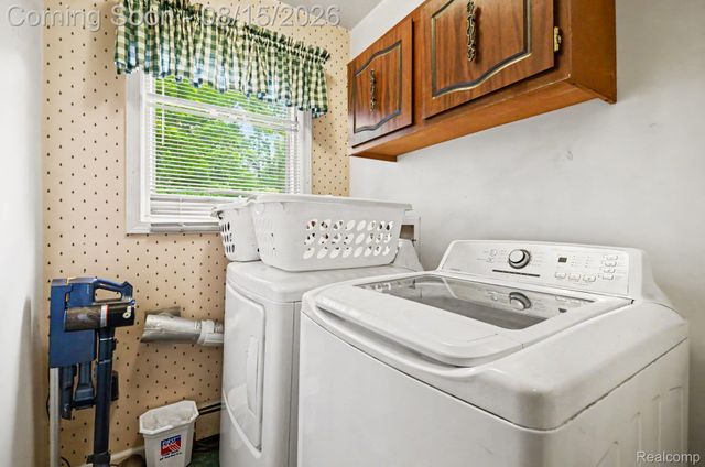 1625 Spruce Court, Commerce Charter Township, MI 48390