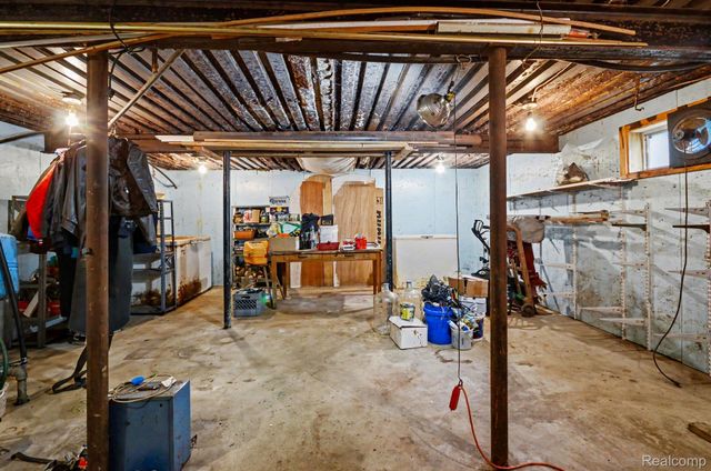 1625 Spruce Court, Commerce Charter Township, MI 48390