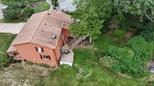 1625 Spruce Court, Commerce Charter Township, MI 48390