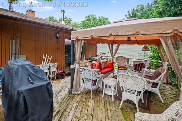 1625 Spruce Court, Commerce Charter Township, MI 48390