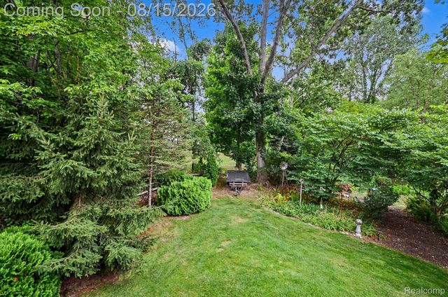 1625 Spruce Court, Commerce Charter Township, MI 48390
