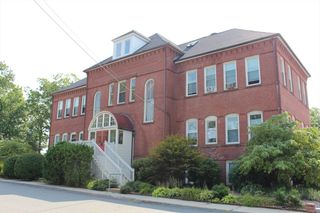 43 J St 8, Montague, MA 01376