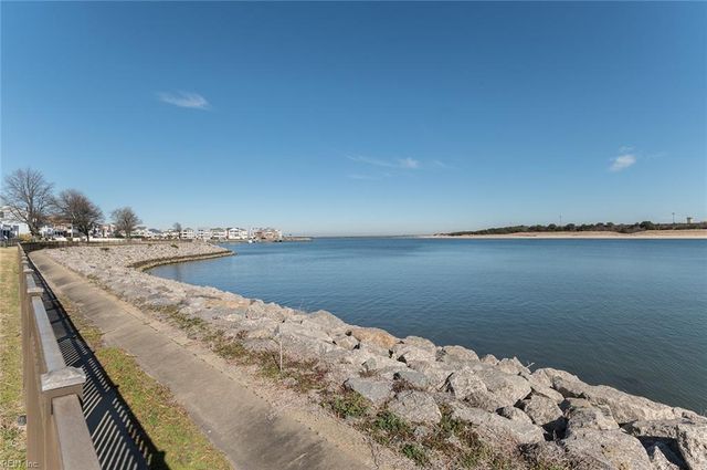 9520 Bay Front DR B, Norfolk, VA 23518