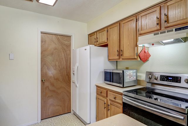 6021 Creggs Street NW, Albuquerque, NM 87120