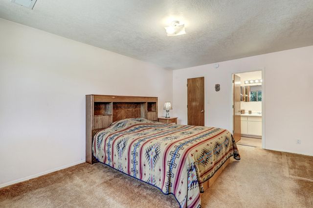 6021 Creggs Street NW, Albuquerque, NM 87120