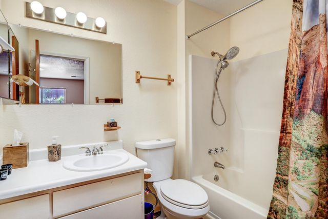 6021 Creggs Street NW, Albuquerque, NM 87120
