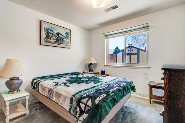 6021 Creggs Street NW, Albuquerque, NM 87120