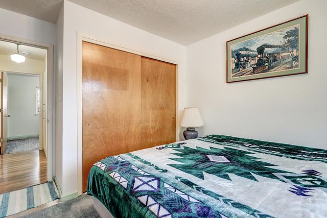 6021 Creggs Street NW, Albuquerque, NM 87120