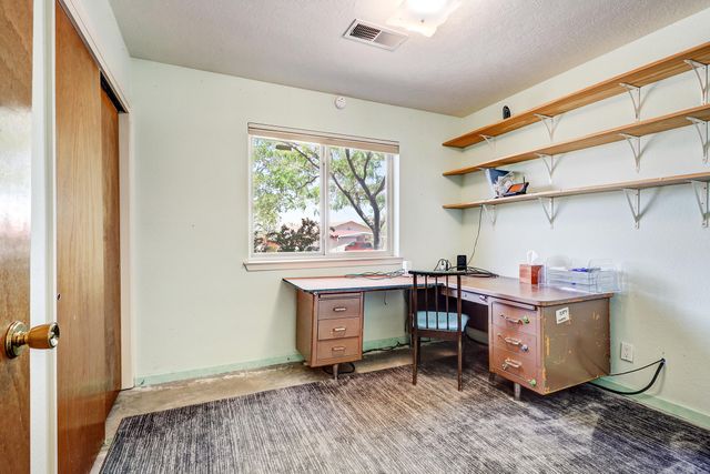 6021 Creggs Street NW, Albuquerque, NM 87120