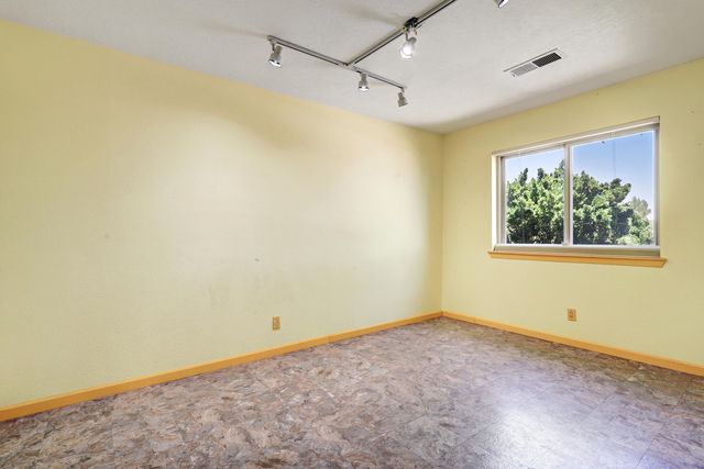 6021 Creggs Street NW, Albuquerque, NM 87120