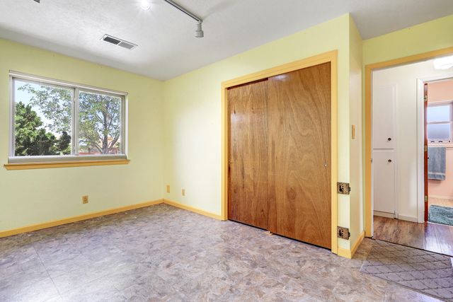 6021 Creggs Street NW, Albuquerque, NM 87120