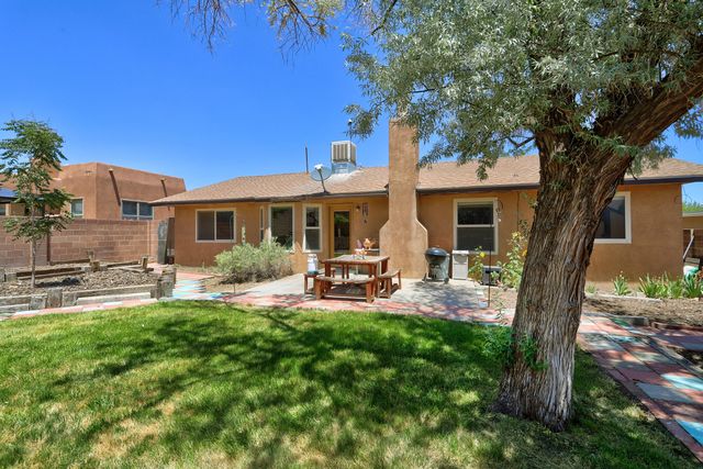 6021 Creggs Street NW, Albuquerque, NM 87120