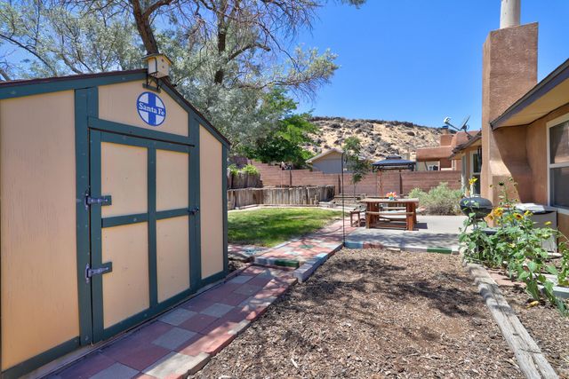 6021 Creggs Street NW, Albuquerque, NM 87120