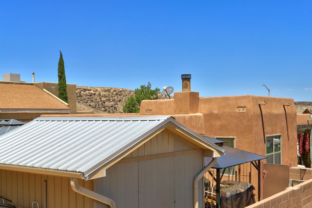 6021 Creggs Street NW, Albuquerque, NM 87120