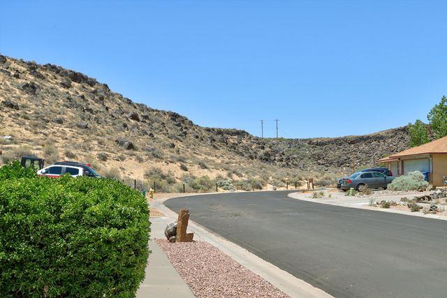 6021 Creggs Street NW, Albuquerque, NM 87120