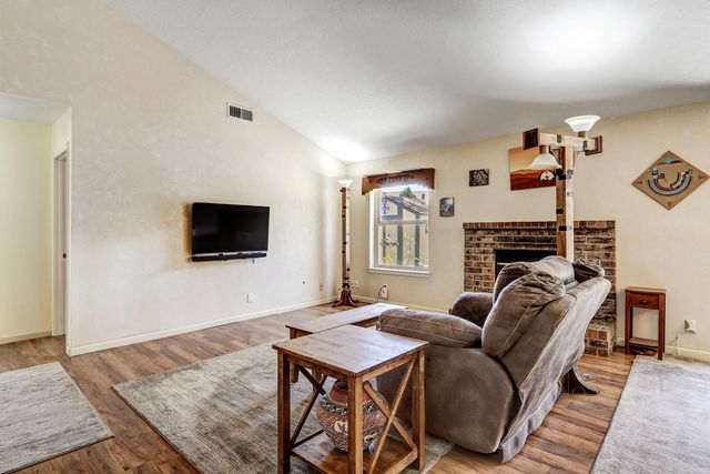 6021 Creggs Street NW, Albuquerque, NM 87120