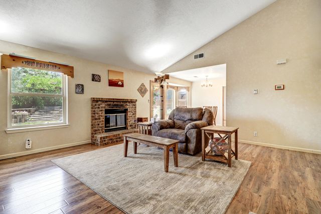 6021 Creggs Street NW, Albuquerque, NM 87120