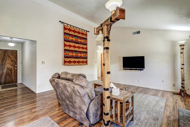 6021 Creggs Street NW, Albuquerque, NM 87120