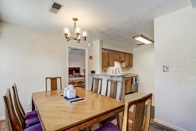 6021 Creggs Street NW, Albuquerque, NM 87120