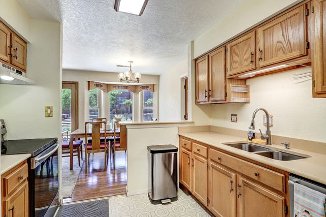 6021 Creggs Street NW, Albuquerque, NM 87120
