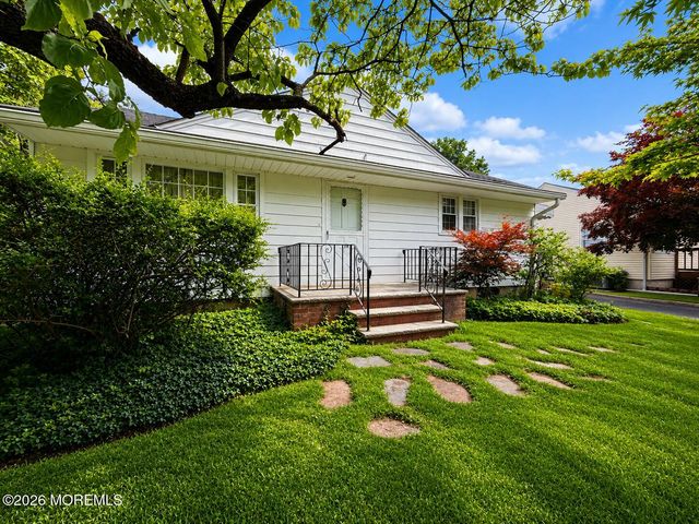 18 Holmes Terrace, Freehold, NJ 07728