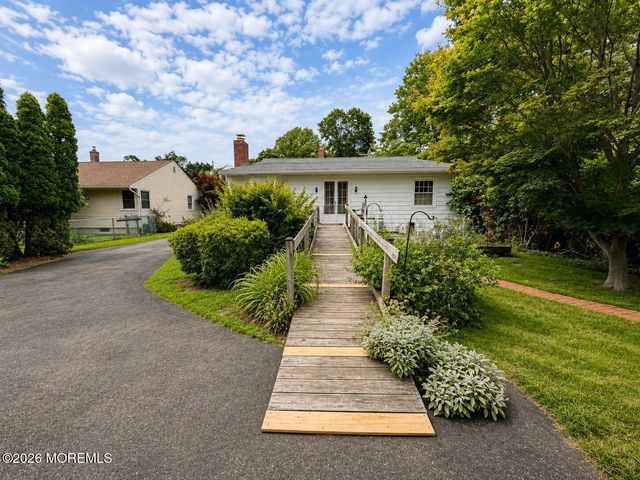 18 Holmes Terrace, Freehold, NJ 07728