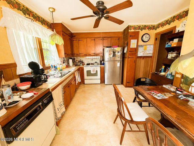 18 Holmes Terrace, Freehold, NJ 07728