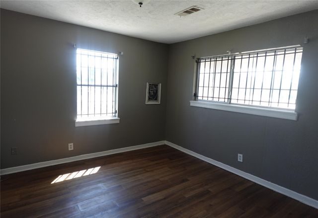 4825 Weaver Road, Houston, TX 77016