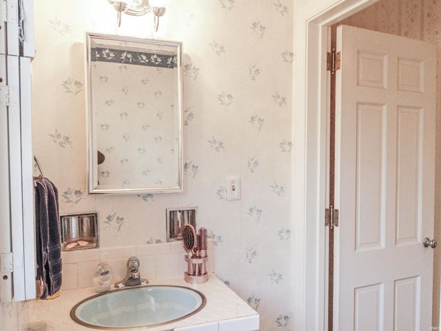 7 Mapleton Drive, Bedford, IN 47421