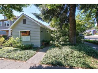 1704 Se HAROLD St, Portland, OR 97202