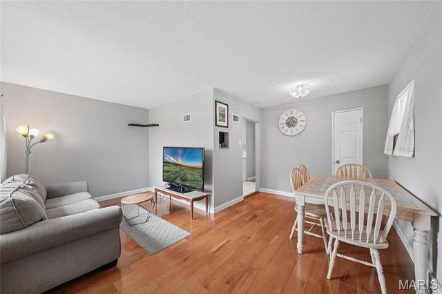 1523 Graham, St Louis, MO 63139