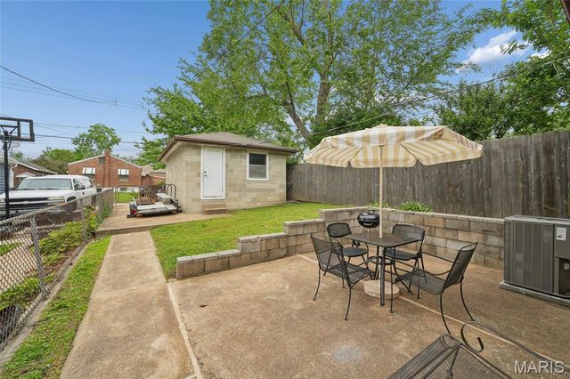 1523 Graham, St Louis, MO 63139