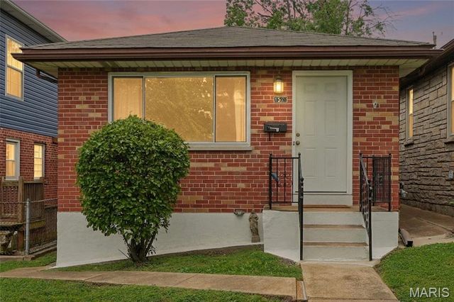 1523 Graham, St Louis, MO 63139