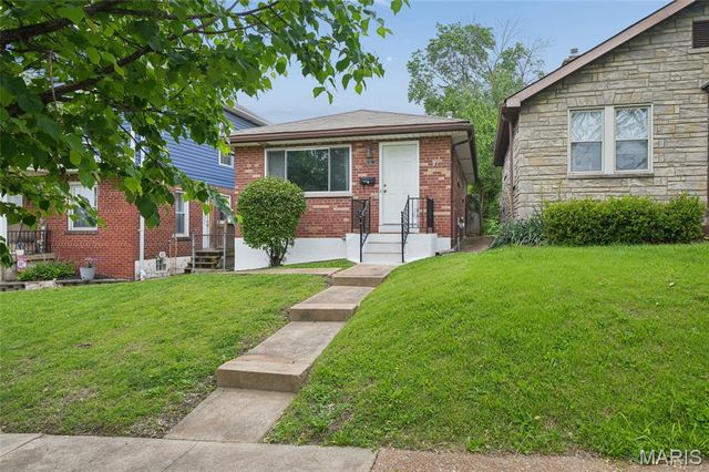 1523 Graham, St Louis, MO 63139