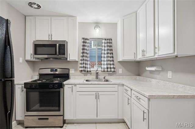 1523 Graham, St Louis, MO 63139