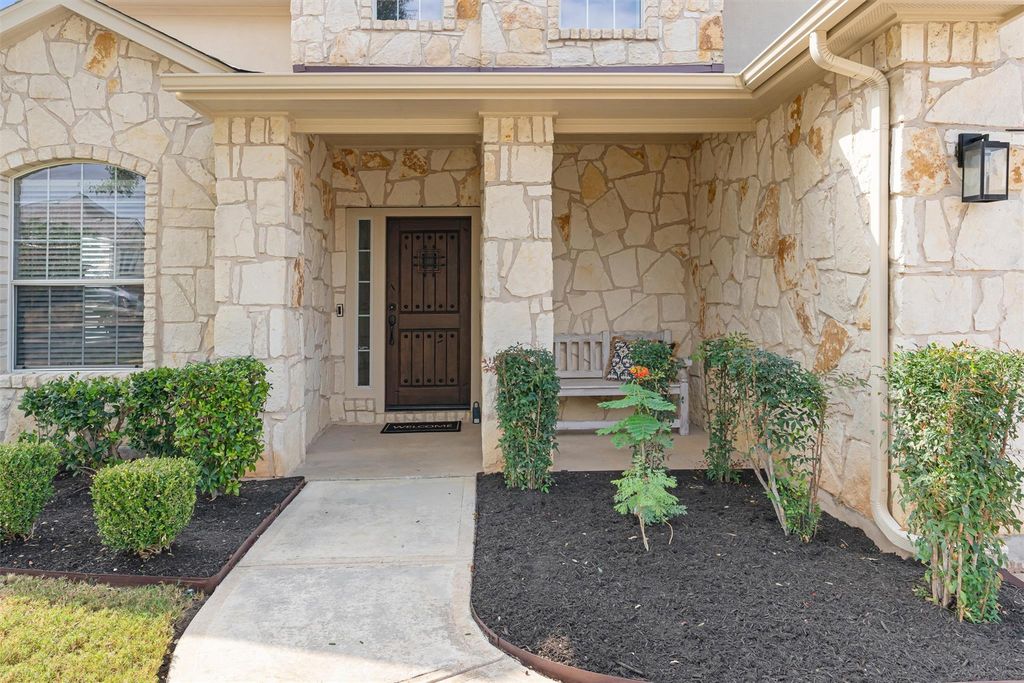 201 Prospector LN, Liberty Hill, TX 78642