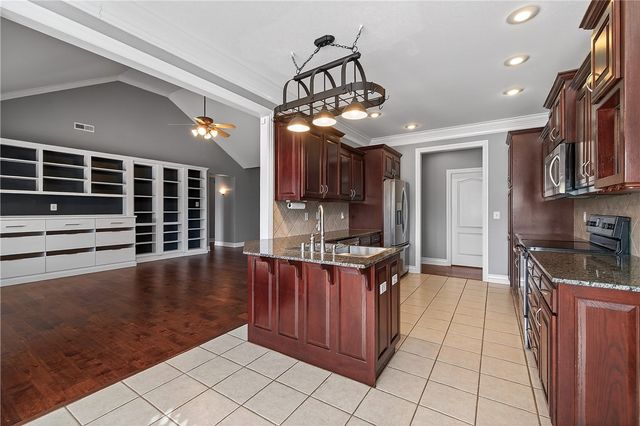 713 SW Brighton Drive, Bentonville, AR 72712