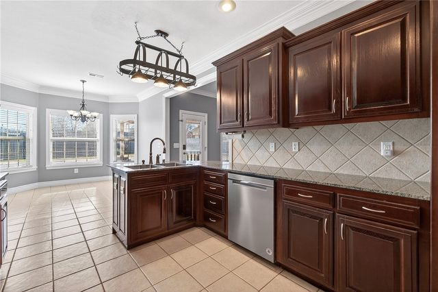 713 SW Brighton Drive, Bentonville, AR 72712