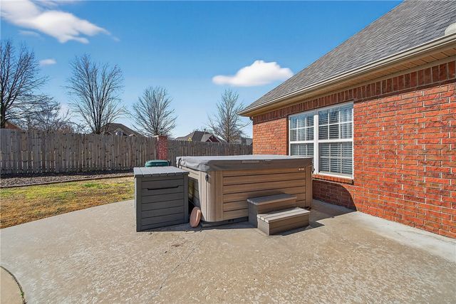 713 SW Brighton Drive, Bentonville, AR 72712