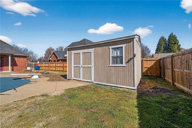 713 SW Brighton Drive, Bentonville, AR 72712