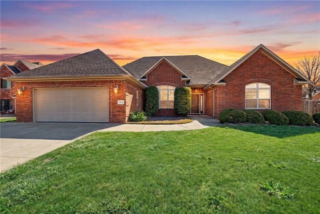 713 SW Brighton Drive, Bentonville, AR 72712