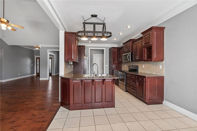 713 SW Brighton Drive, Bentonville, AR 72712