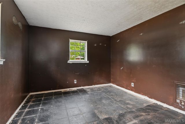 190 Lucky Town Loop, Elmore, AL 36025