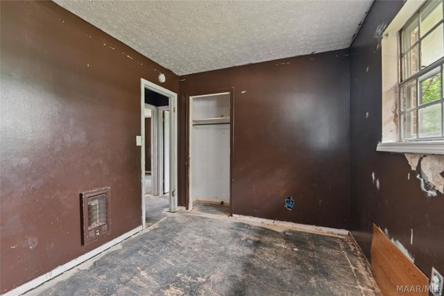 190 Lucky Town Loop, Elmore, AL 36025